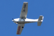 Morten 14 juli 2023 - LN-FAW besøker Høyenhall, dem legger seg fint i posisjon. Men Cessna er utfordrende å lage en statistikk på. Du har i tillegg 170, 177, 180, 182, A185, og U206. Noen er sjøfly, noen er begge deler og noen vil ikke lande på vannet