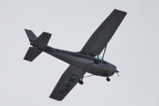 Morten 19 juli 2023 - LN-MTH besøker Høyenhall, men nå skal jeg ikke tulle mer. Det er Sameiet LN-MTH som kommer med sin Cessna 172N Skyhawk 100 II fra 1979