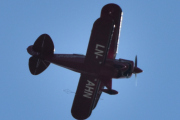 Morten 29 juli 2023 - LN-AHN besøker Høyenhall, han kommer i sin Aviat PITTS S-2A fra 1971 og la deg ikke bli lurt av alderen på dette flyet