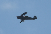 Morten 29 juli 2023 - To småfly over Høyenhall, dette er da LN-WNJ som er en CASA 1.131E Bücker Jungmann fra 1960 som Øyvind eier. Jeg visste at det er to av dem, men det er altså tre av dem