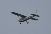 Morten 3 juli 2023 - LN-NRO over Høyenhall, det er Nedre Romerike flyklubb som er ute med sin Cessna 172 Skyhawk. Men nå skal det snart styrtregne, så fort dere tilbake til Kjeller flyplass