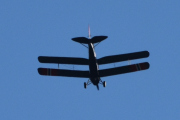 Morten 11 juni 2023 - Tiger Moth 153 besøker Høyenhall, den flyr så sakte og rolig at jeg vurderer å ta en tur å sitte på vingen å ta bilder