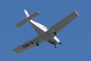 Morten 27 juni 2023 - LN-NAG besøker Høyenhall, det er Foreningen NAG som er ute med sin Piper PA-28-161 Warrior II. Dette var et besøk, men det er så varmt å stå på verandaen