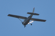Morten 28 juni 2023 - LN-FAW over Høyenhall, det er Follo flyklubb som kommer med sin Reims-Cessna F172N fra 1978 som er bygget i Reims. I ettertid så ser jeg at det står BRANN under vingen nå, det gjorde det ikke 23 august 2022
