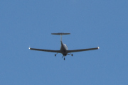 Morten 13 mai 2023 - Diamond DA40-NG over Høyenhall, her kommer den enda en gang, det er mulig at dem vet hvor jeg bor