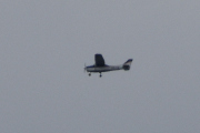 Morten Pinseaften 27 mai 2023 - Cessna over Høyenhall, jeg tror det er Tønsberg Flyveklubb som er ute med sin Cessna 172S Skyhawk SP
