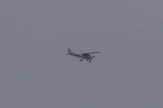 Morten 1 november 2023 - Cessna over Høyenhall, det er nok Nedre Romerike flyklubb med en av sine Cessna 172S Skyhawk SP
