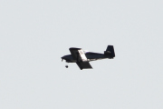 Morten 1 oktober 2023 - LN-ABL besøker Høyenhall, jeg tror det er Sverre og Hans som er ute med sin Van´s RV-6A fra 2008