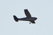 Morten 1 oktober 2023 - LN-NPK besøker Høyenhall, det er Anne og Lars som kommer med sin Cessna 172B Skyhawk fra 1961