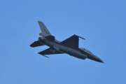 Morten 19 oktober 2023 - Jagerfly F-16 nr. 678 over Drøbak, men jeg var på Telemark Airshow i år, så jeg har et register med jagerfly i Det svenske flyvåpenet