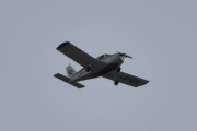 Morten 8 oktober 2023 LN-UXA besøker Høyenhall, det er Kai Vidar som kommer med sin Piper PA-28-140 Cherokee Cruiser fra 1967