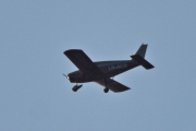 Morten 13 september 2023 - LN-ACS over Høyenhall, her var det motlys så det holder. Men jeg ser at det er Kai Vidar som er ute med sin Piper PA-28-140 Cherokee B fra 1969