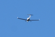 Morten 23 september 2023 - Diamond DA-40 over Høyenhall, jeg kom for sent ut. Jeg har 8 Diamond DA-40 registrerte nå, så jeg tør ikke gjette