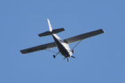 Morten 23 september 2023 - LN-AZE over Høyenhall, det er OSM Aviation Academy som kommer med sin Cessna 172S Skyhawk SP fra 2019