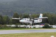 Morten 3 september 2023 - LN-JMP tar av fra Notodden flyplass, klokken er 09.48 og nå skal Twin Otter fra 1968 opp i 2000 meters høyde og slippe ut fallskjermhopperne. Dette har jeg sett før og når jeg ser på bildene, så er dem ikke så høyt oppe