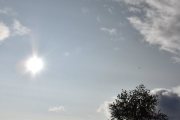 Morten 30 september 2023 - LN-NRO besøker Høyenhall, det er Nedre Romerike flyklubb som kommer med sin Cessna 172S Skyhawk SP fra 2009 og som ble levert til klubben i mars 2010