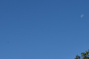 Morten 5 september 2023 - HB-LVS over Høyenhall, her kommer dem tilbake og nærmer seg månen. Da har vi 2 x månen allerede