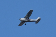 Morten 14 mai 2023 - LN-AGM besøker Høyenhall, det er Gardermoen Flyklubb som kommer med sin Cessna 172 S Skyhawk SP fra 2004