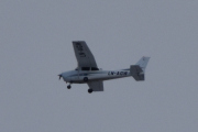 Morten 18 mars 2023 - LN-AGW besøker Høyenhall, dem er ute med sin Cessna 172S fra 2005