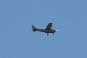 Morten 19 april 2023 - Nedre Romerike Flyklubb over Høyenhall, jeg ser at det er en Cessna 172 Skyhawk