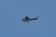 Morten 20 april 2023 - Cessna over Høyenhall, kan det være en Cessna 182Q Skylane?