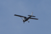 Morten 30 april 2023 - LN-AGW over Høyenhall, dem er ute med sin Cessna 172S fra 2005 og er kanskje på vei til Notodden lufthavn