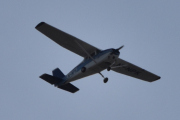Morten 4 april 2023 - LN-NPK besøker Høyenhall, dem kommer med sin Cessna 172B Skyhawk fra 1961