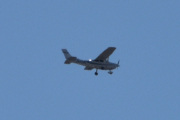 Morten 6 mai 2023 - Cessna over Høyenhall, kan det være en Cessna 182S fra 1999?