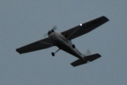 Morten 9 april 2023 - LN-NRF besøker Høyenhall, dem flyr sin Cessna 172 Skyhawk