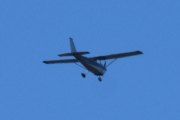 Morten 27 april 2024 - Cessna over Høyenhall, her kom jeg for sent ut, men driver og forbereder meg til en veterantur til Lommedalen. Men skal jeg gjette så tror jeg det er Cessna 172 Skyhawk