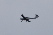 Morten 27 april 2024 - LN-FTM over Høyenhall, rett etterpå kommer Oslo Flyveklubb med sin Diamond DA-40 NG Mike fra 2015. Da er det kanskje denne vi har sett tidligere i dag