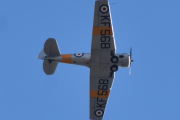 Morten 27 april 2024 - LN-TEX kommer tilbake igjen, gjett hvem det er som legger seg i posisjon. Jo det er Norwegian Spitfire Foundation med sin North American T-6G Harvard fra 1944