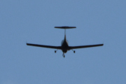 Morten 27 april 2024 - Småfly over Høyenhall, det er akkurat denne vinkelen som blir vanskelig. Men jeg tror det er Oslo Flyveklubb med sin Diamond DA-40 NG. Enten Mike eller Sierra