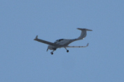 Morten 30 april 2024 - LN-FTM over Høyenhall, det er Oslo Flyveklubb som kommer med sin Diamond DA-40 NG Mike fra 2015