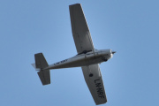 Morten 16 august 2024 - LN-NRF besøker Høyenhall, det er Nedre Romerike flyklubb som kommer med sin Cessna 172S Skyhawk SP fra 2006