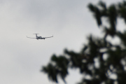 Morten 18 august 2024 - LN-PFE over Høyenhall igjen, jeg leser at skolen har en Boeing 737-simulator og fem Diamond DA 42NG-simulatorer - det hadde vært noe det :-)