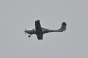 Morten 27 august 2024 - LN-LFT over Høyenhall, det er Oslo Flight Academy som er ute med sin Diamond DA-40D Diamond Star fra 2003