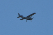 Morten 30 august 2024 - LN-NRF over Høyenhall, det er Nedre Romerike flyklubb som er ute med sin Cessna 172S Skyhawk SP fra 2006. Jeg så den 30 august 2020 også, nesten samme bilde