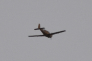 Morten 9 desember 2024 - Saab 91B Safir over Høyenhall, klokken er 09.03. Her kom jeg for sent ut. Men jeg så en 23 desember 2018 og 1 desember 2019 også, begge var gule
