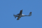 Morten 12 juli 2024 - LN-FTS besøker Høyenhall, det er Oslo Flyveklubb som kommer med sin Diamond DA-40NG Sierra fra 2016. Jeg ser hva dem tenker og jeg er med...