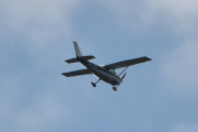 Morten 11 juli 2024 - LN-NFA over Høyenhall, jeg er ikke helt sikker da jeg kom for sent ut. Men har jeg rett så er det Sameiet LN-NFA som er ute med sin Cessna 182Q Skylane fra 1978