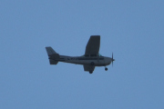 Morten 12 juli 2024 - LN-MTH over Høyenhall, det er Sameiet LN-MTH som er ute med sin Cessna 172N Skyhawk 100 II fra 1979