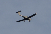 Morten 19 juli 2024 - LN-FTM over Høyenhall på kvelden, det er Oslo Flyveklubb som er ute med sin Diamond DA-40NG Mike akkurat i det jeg skal legge meg