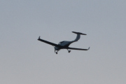 Morten 19 juli 2024 - LN-FTS over Høyenhall på kvelden, det er  Oslo Flyveklubb som er ute med sin Diamond DA-40NG Sierra 25 minutter før jeg skal legge meg