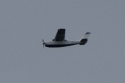 Morten 2 juli 2024 - LN-FOC over Høyenhall, jeg tror det er to gutter som kommer med sin Cessna 210H Centurion fra 1968. Den har jeg ikke sett før og er litt for langt unna