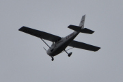 Morten 2 juli 2024 - LN-NRO besøker Høyenhall, det er Nedre Romerike flyklubb som kommer med sin Cessna 172S Skyhawk SP fra 2009