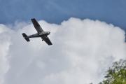 Morten 21 juli 2024 - LN-FAW besøker Oscarsborg festning, det er Follo Flyklubb som kommer med sin Reims-Cessna F172N Skyhawk fra 1978