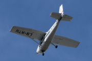 Morten 6 juli 2024 - LN-MTH over Høyenhall, så kommer flyet mitt på selveste bursdagen min. Det er Sameiet LN-MTH som kommer med sin Cessna 172N Skyhawk 100 II fra 1979