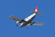 Morten 9 juli 2024 - LN-HEI over Høyenhall, det er Oslo Flight Academy som er ute med sin Piper PA-34-200T Seneca II fra 1979