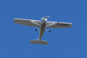 Morten 9 juli 2024 - LN-NRF besøker Høyenhall, det er Nedre Romerike flyklubb som kommer med sin Cessna 172S Skyhawk SP fra 2006. Denne gangen står jeg ikke på verandaen, men er på den andre siden av huset